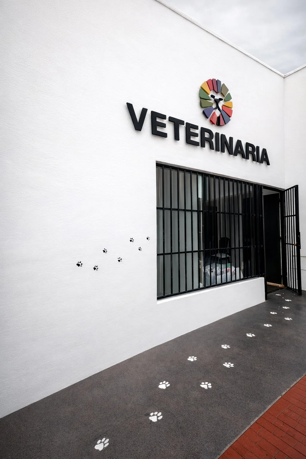 Fachada de la veterinaria MYMBA
